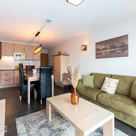 In With Ski-in Access Apartman