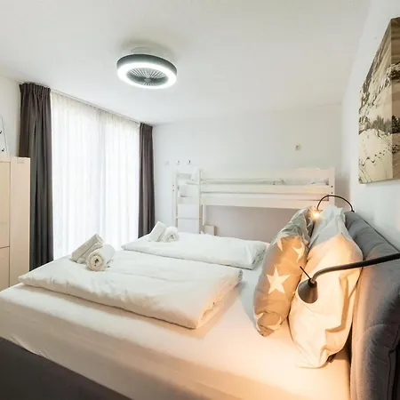 In With Ski-in Access 엘마우