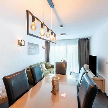 In With Ski-in Access Apartman *