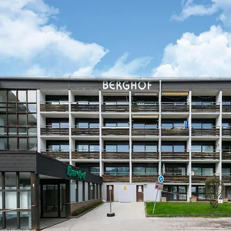 In With Ski-in Access