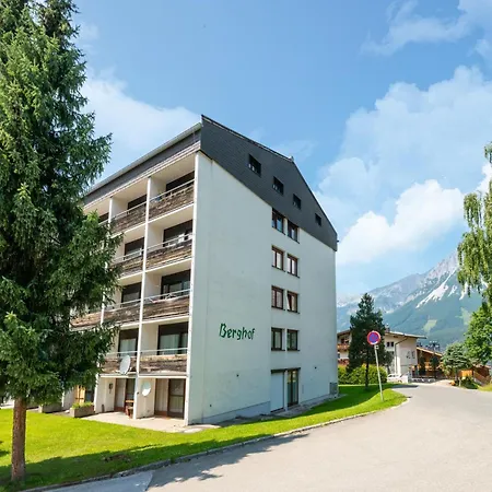 In With Ski-in Access 엘마우