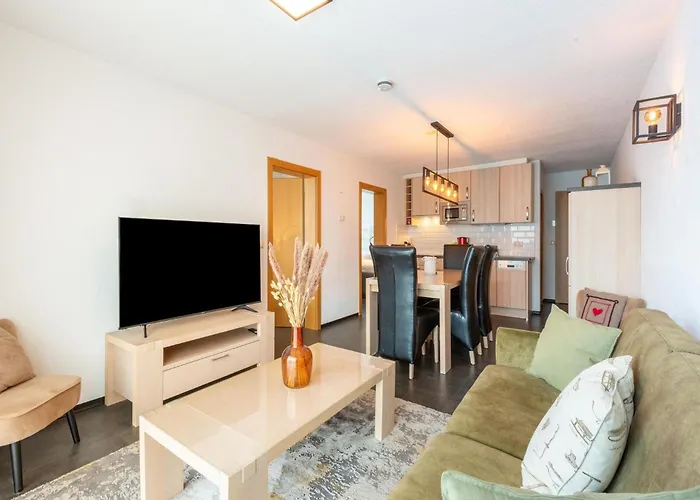 Appartement In With Ski-in Access *