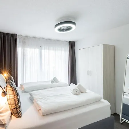 Apartment In With Ski-in Access