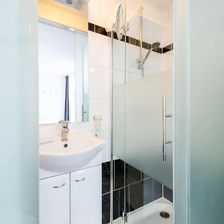 Apartment In With Ski-in Access